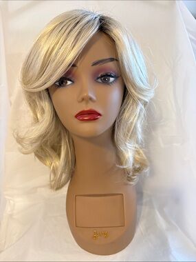 Noriko Carrie Wig NWOT